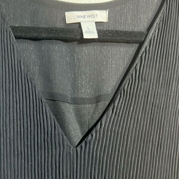 Nine West V-neck pleated shift dress.  Size L - Picture 5 of 5